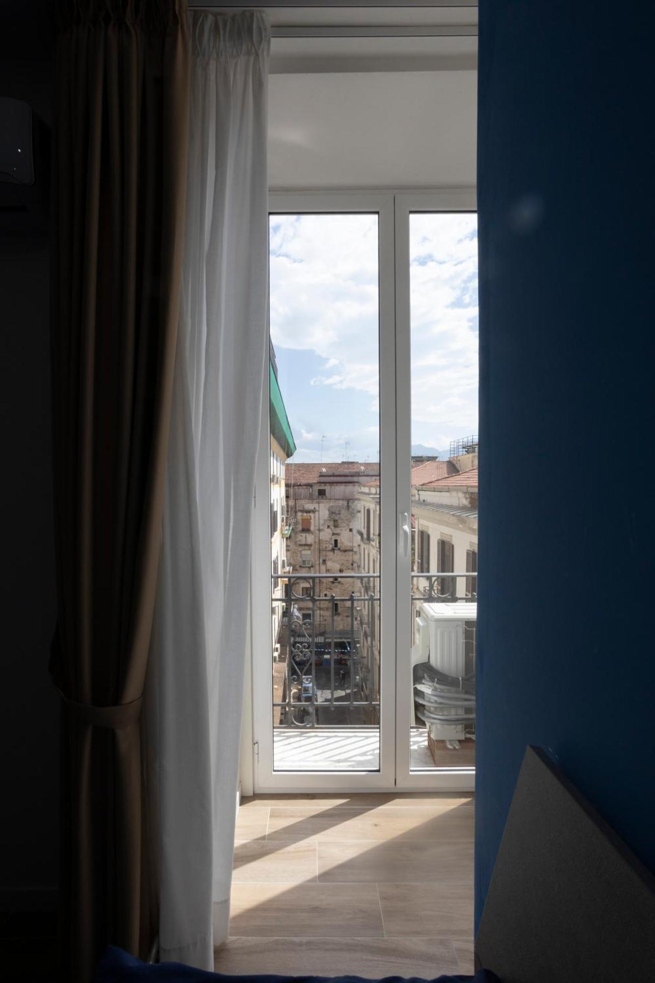 Giuly Suites & Rooms Naples Exterior photo