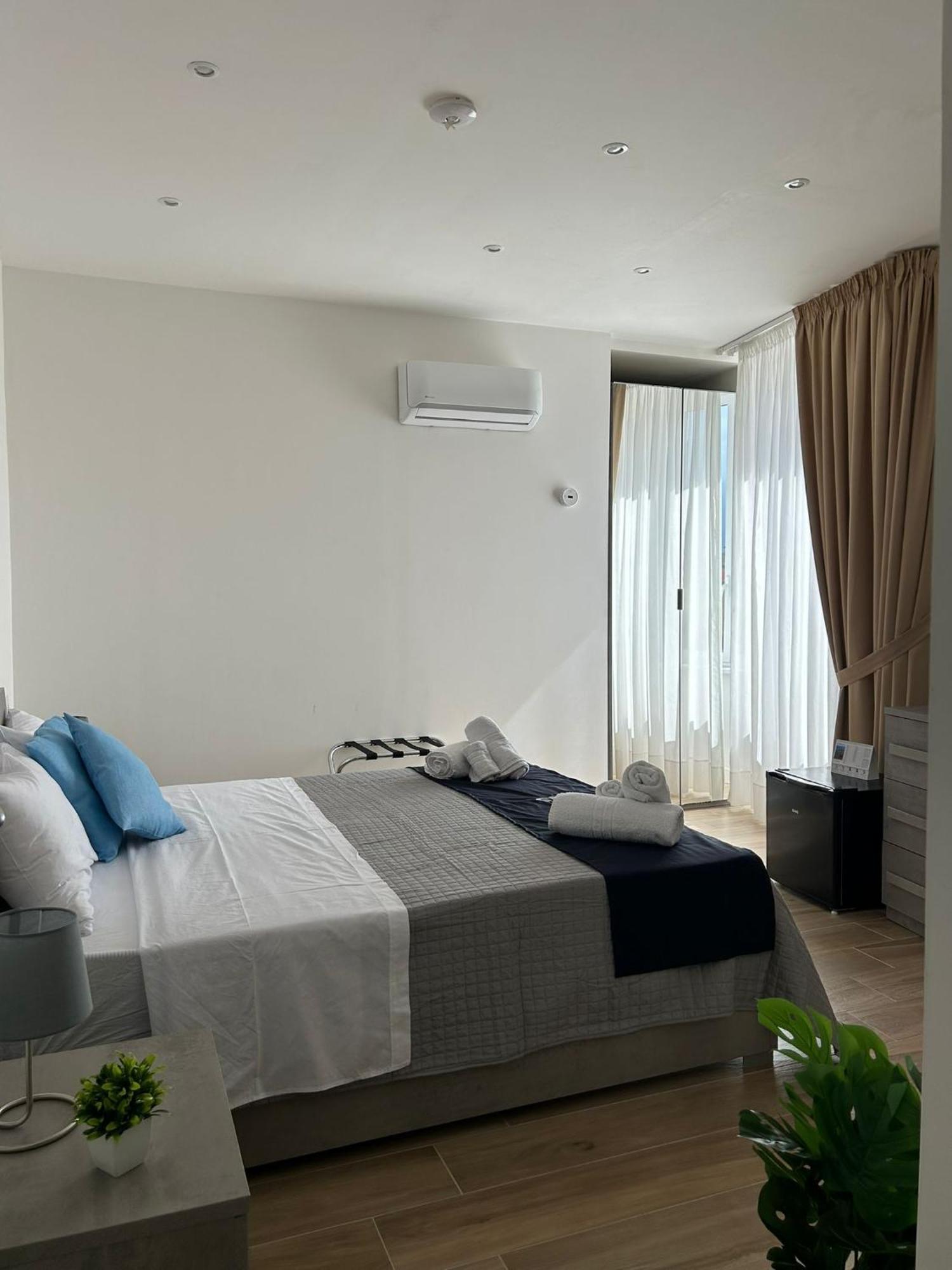 Giuly Suites & Rooms Naples Exterior photo