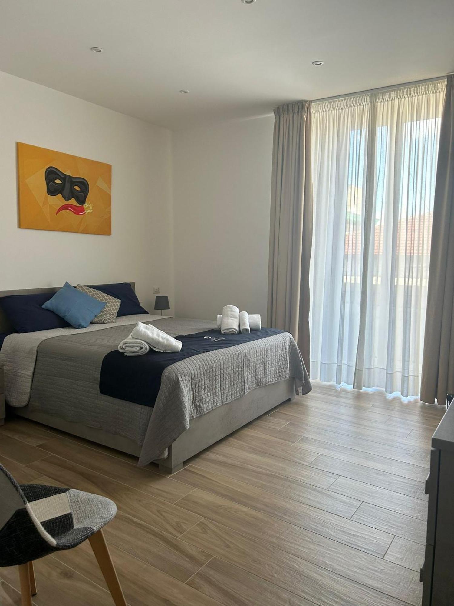 Giuly Suites & Rooms Naples Exterior photo